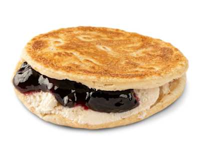 Tigella dolce con Ricotta e Marmellata di mirtilli