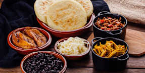 Salchipaisas