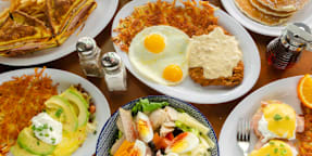 Naya cafe & Deli