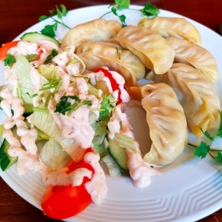 50. Momo mit Fleisch (6 Stück)