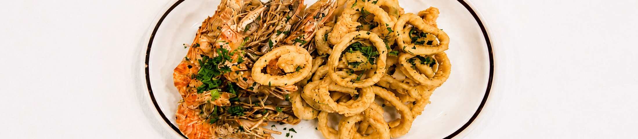 Scampi und Calamari fritti – eine feine mediterrane Spezialität,