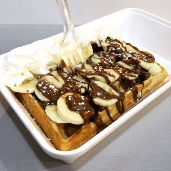 Waffle with Nutella and banana