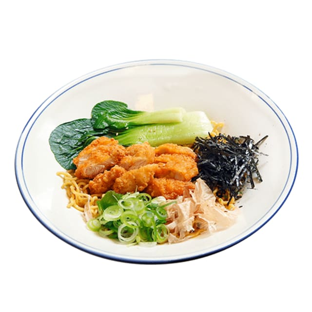 Abura soba met gefrituurde kip