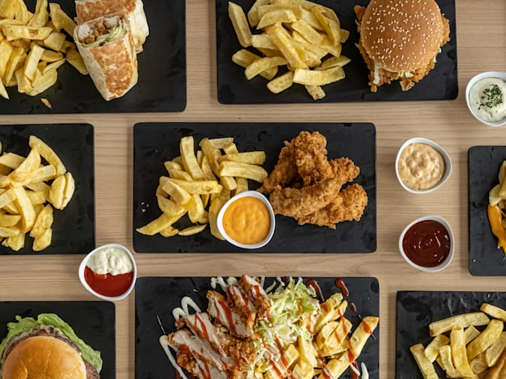 Macaris just online eat