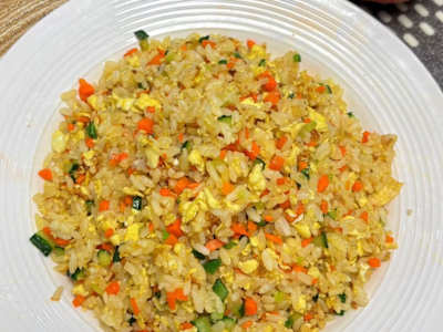 Arroz frito con huevo y verduras