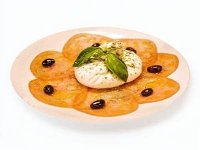 Ensalada de Burrata con Trufa o Pesto Genovés