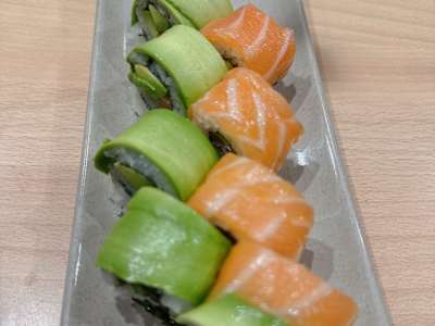 Sake-Aguacate Uramaki