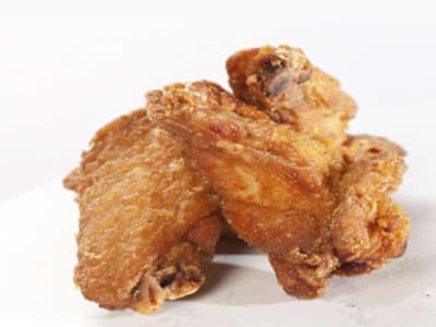 Alitas de Pollo Crujientes con Especies, 4 Unidades