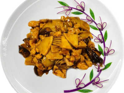 Pollo con Setas Chinas y Bambú