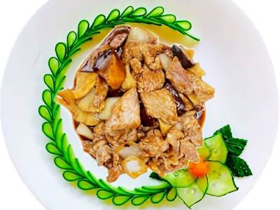 Cerdo con Setas Chinas y Bambú