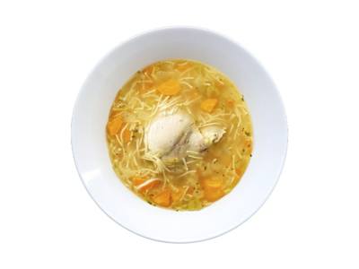 Sopa de Pollo con Fideos Chinos