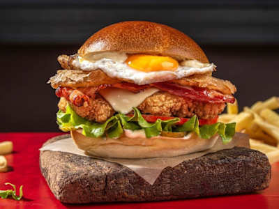 Roma Crispy Chicken Burger