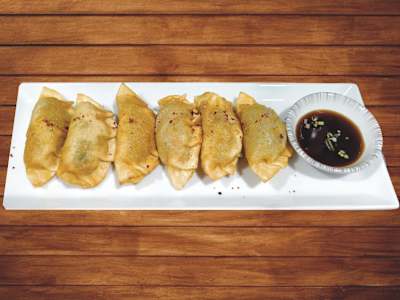 1.  Mandu Empanadillas Caseras de Verduras y Carne de Cerdo, 6 Piezas