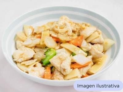 Pollo con Bambú y Setas Chinas