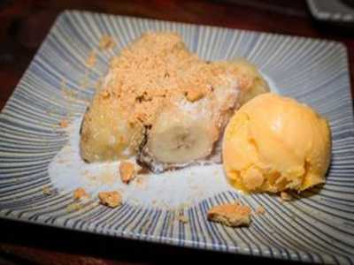 Banana Frita con Helado de Coco