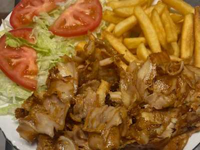 Menus plato de pollo .Con Ensalada .Patata y bebida