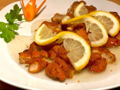Pollo Rebozado con Salsa de Limón