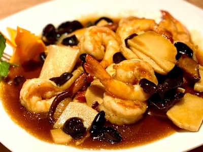 Langostinos con Bambú y Setas Chinas