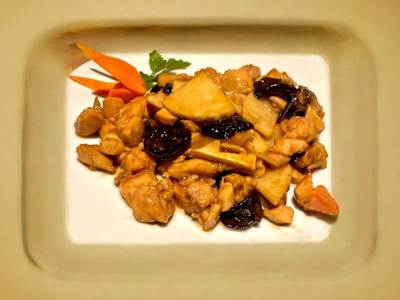 Pollo con Bambú y Setas Chinas