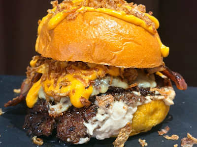 Burger de Marzo: Umami Hit con patatas