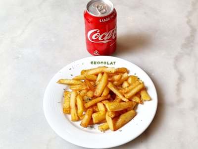 Patatas Fritas y Una Bebida