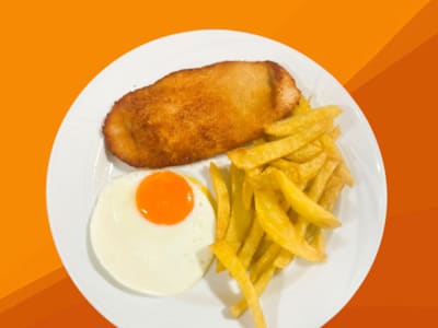 Plato Combinado de Escalope de Pollo con Patatas y Huevo