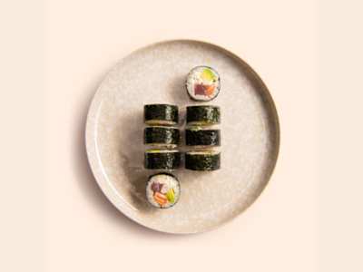 Futomaki Salmón, Atún, Gambas, Pepino y Aguacate