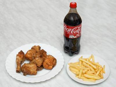 16 Unidades de Pollo Frito, Patatas y Bebida de 1L.