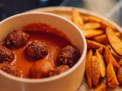 Albóndigas de proteína de soja en salsa de tomate