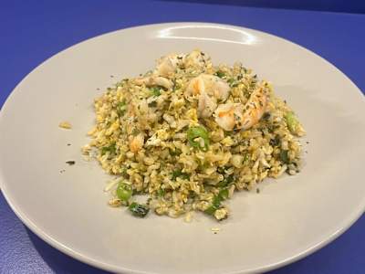 Arroz frito con kimchi de panceta de cerdo (ligeramente pimienta)