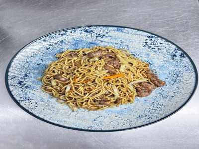 30.  Yakisoba con Ternera