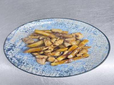 37. Pollo con Patatas Fritas