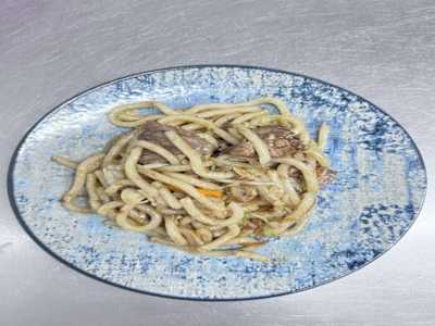 31. Yakisoba con Gambas