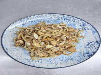 32. Yaki Udon con Pollo