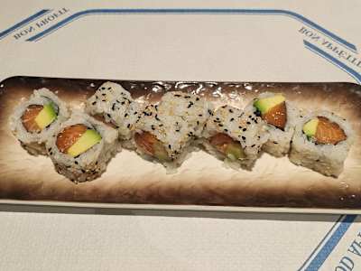 Uramaki de Salmón y Aguacate