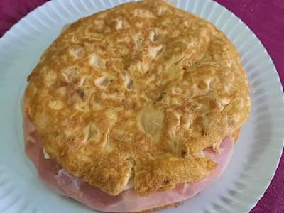 Tortilla patata, jamón York, queso y tortilla francesa