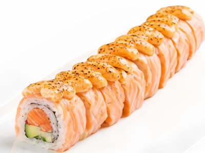Mentai uramaki salmon (8 piezas)