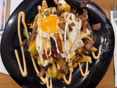 Huevos rotos con chistorra