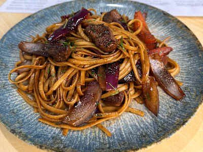 Tallarín Saltado