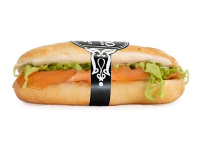 70. Salmón ahumado, lechuga y salsa César