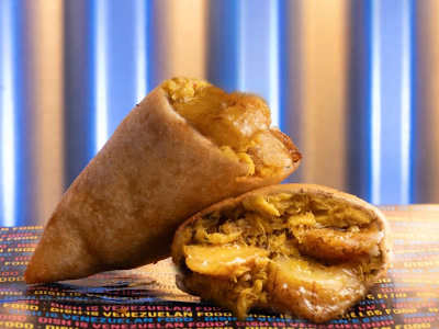 Empanada de Cazón y Plátano Macho Maduro