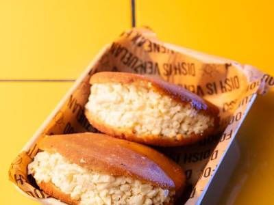Arepitas dulces con queso blanco