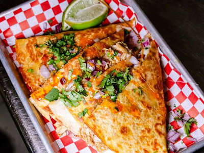 QUESADILLA DOS COYOTES (DC)
