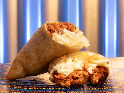 Empanada de Chorizo y Queso