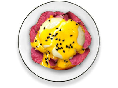 Huevo benedictino con pastrami