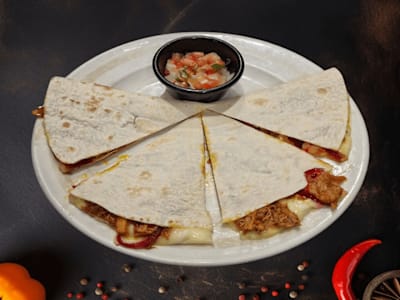 Big quesadilla de cochinita