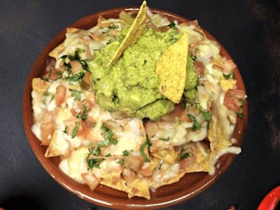 Nachos con guacamole