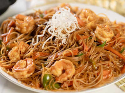 25. Fideos de Arroz Fritos con Gambas