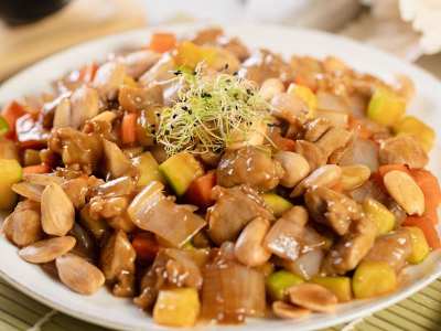 59. Pollo Salteado con Almendras