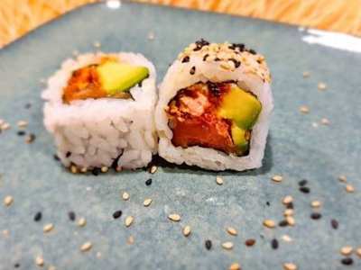 Spicy Salmón Crunch Roll